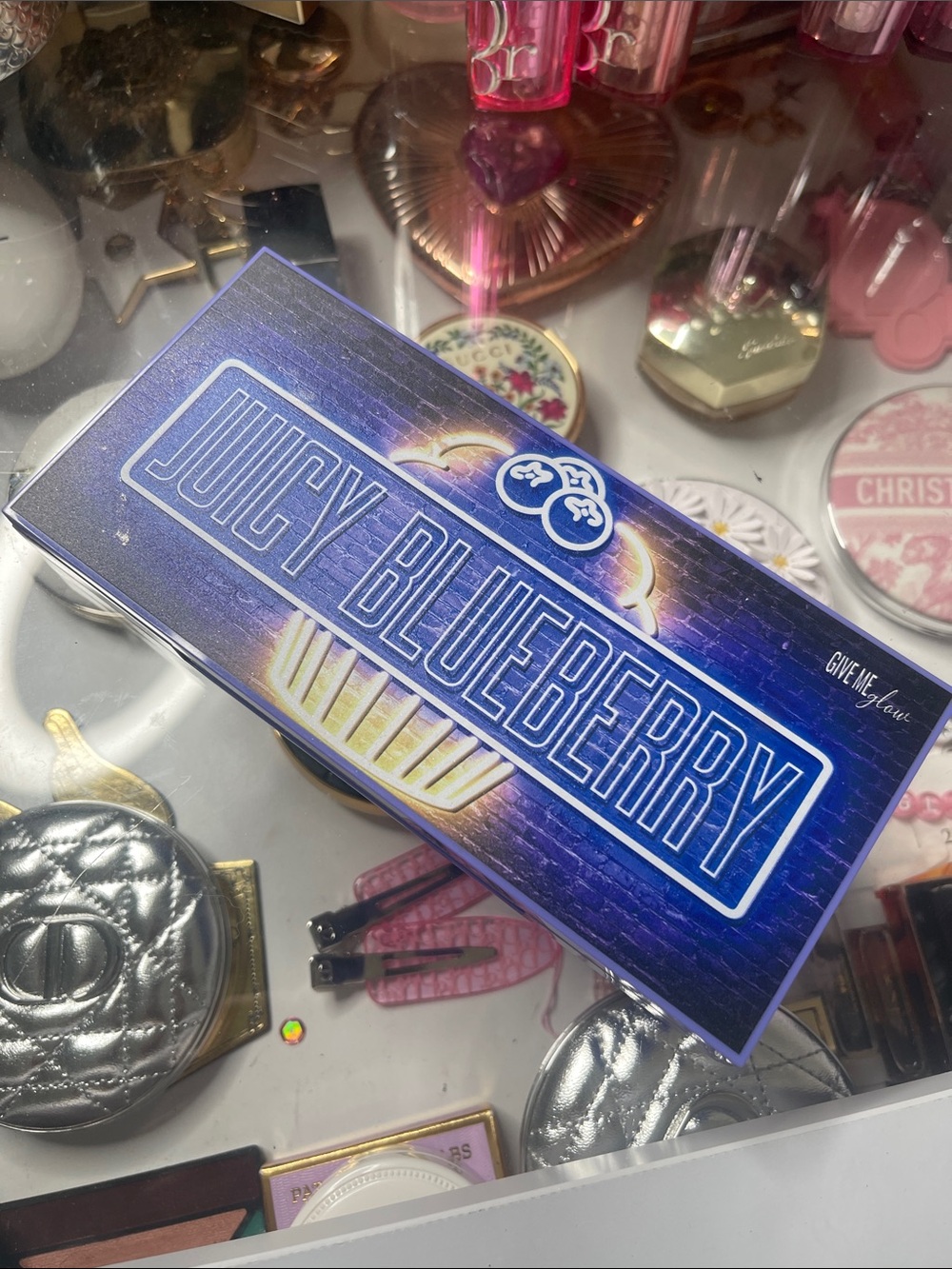 Give me glow cosmetics juicy blueberry shadow pigment palette